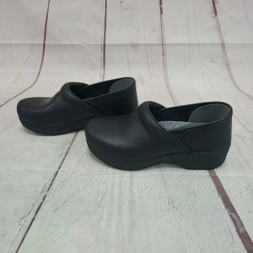 Dansko Shoe Size 38 Clogs